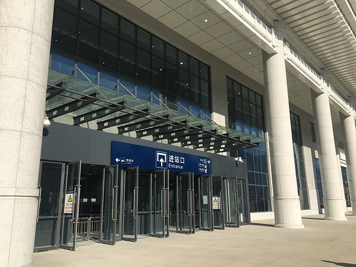 全國(guó)、省市政協(xié)委員體驗(yàn)蘭渝鐵路、視察階州廣場(chǎng)